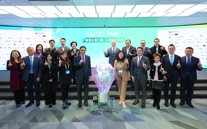 “ForeSight 2024” also held the “ESG One” Launching Ceremony in the presence of leaders of local chambers, representatives of SMEs trade associations and industry partners, who witnessed the birth of HKPC’s all-new “ESG One” platform.