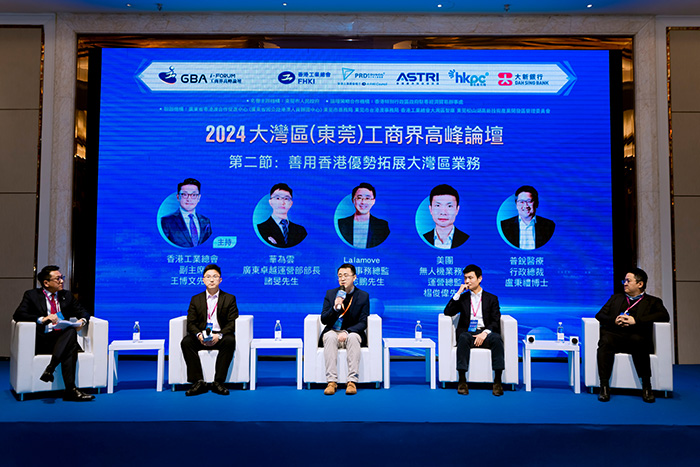 Picture 6: Wallace Wong, FHKI Deputy Chairman; Zhu Min, Director of the Guangdong Excellent Operations Department of Huawei Cloud; Bill Li, Director of corporate Affairs at Lalamove; Yang Junwei, Operations Director of Meituan Drone Business; Dr Benny Lo, Chief Executive Officer of Precision Robotics Ltd exchange in the discussion session.