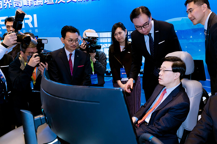  Picture 9: Chief Executive John Lee visited the high-level exhibition.

