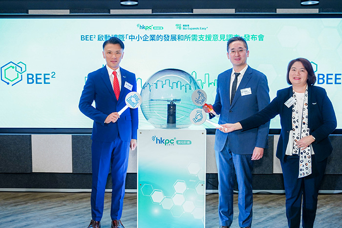 Dr Bernard CHAN Pak-li, JP, Under Secretary for Commerce and Economic Development, HKSAR Government (middle), Hon Sunny TAN, Chairman of HKPC (left), and Ms Vivian LIN, Chief Operating Officer of HKPC (right), officiated the BEE2 Inauguration Ceremony.