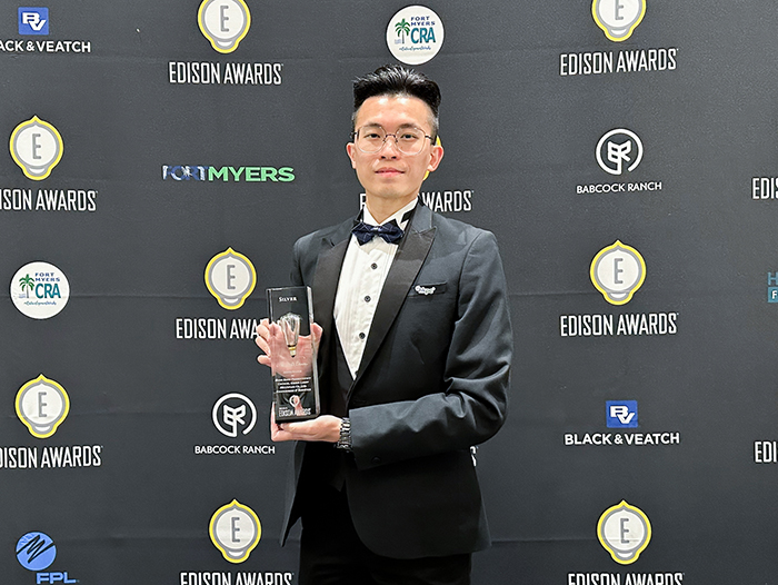 
Mr Kwan Tai LI, Senior Consultant of the Smart City Division of HKPC, received the award on behalf of HKPC’s award-winning technology R&D team at the 2024 Edison Awards Gala hosted in Fort Myers, Florida, USA.