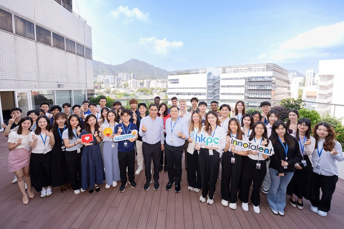 生產力局總裁畢堅文先生與首席人才總監黃嘉恩先生與InnoTalent實習生暢談職涯規劃、未來技能及全球創科趨勢。