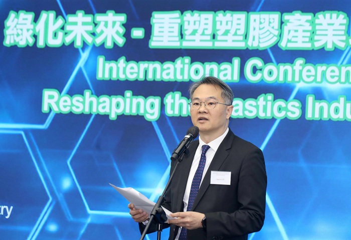 工业贸易署署长廖广翔先生, JP在“绿化未来—重塑塑胶产业以实现企业永续发展”国际会议上发表开幕致辞，为活动揭开序幕。