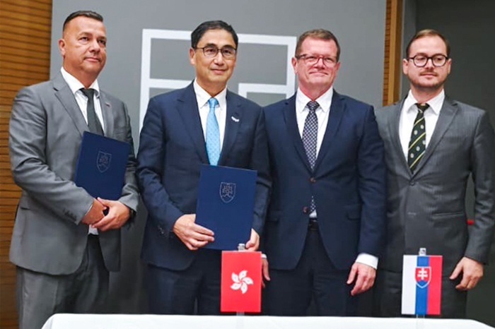 Witnessed by Mr Peter Kmec, Deputy Prime Minister of Slovakia (second from the right), and Mr Andrej Hutta, Vice-President of the Federation of Employers' Associations (AZZZ) in Slovakia (first from the right), the Memorandum of Understanding was signed by Mr Mohamed D. Butt, Executive Director of HKPC (second from the left), and Dr Juraj Miskov, President and CEO of NITC (first from the left), to strengthen bilateral cooperation in I&T.