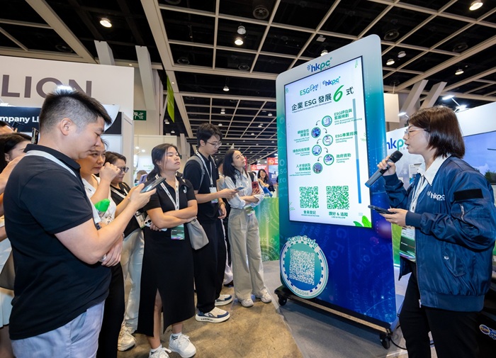 「ESG 一站通」提供「企业ESG发展6式」，全方位支持企业的ESG 转型。