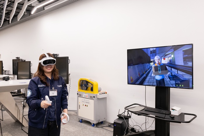 实习生参访机电工程署，了解政府部门如何应用智能科技提升设施管理及公共服务效率。