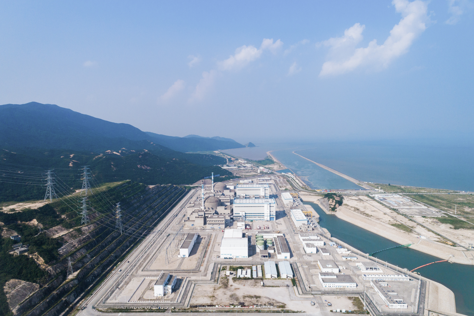 HazardBot目前已在广东台山核电站进行现场应用测试及示范验证，并计划逐步推广至大湾区其他核电站。