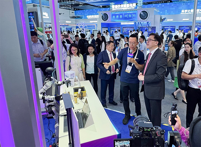 Professor SUN Dong, Secretary for Innovation, Technology and Industry visited the HKPC booth on the first day (17 July), reaffirming their support for Hong Kong's I&T development and HKPC's efforts in advancing AI-powered industrial transformation.