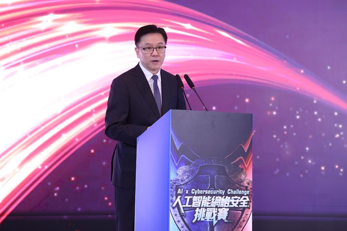 香港特别行政区政府创新科技及工业局局长孙东教授，JP在“人工智能网络安全挑战赛”决赛开幕典礼致辞表示，人工智能正以前所未有的速度重塑人们的生活。尽管创新有时会带来新威胁，但这些科技同样能提升防御能力。政府因而倡导以“AI对抗AI”的策略，利用人工智能打造最坚固的防御屏障，以有效管理与使用人工智能相关的风险。