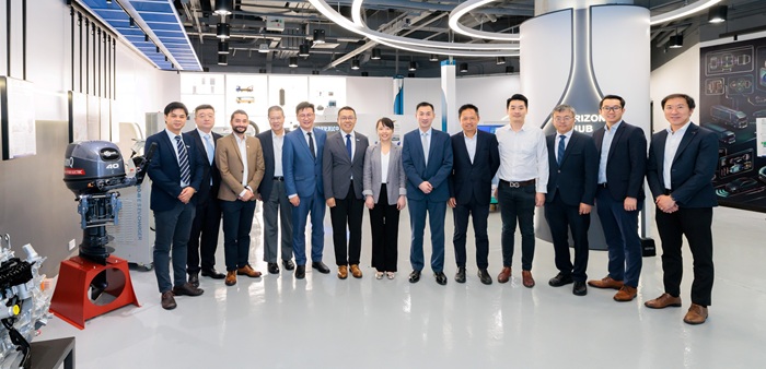 Mr Sammy YEUNG, JP, Commissioner for Climate Change at the Environment and Ecology Bureau of the HKSAR Government, and his team, together with Mr Yonghai DU, Chief Innovation Officer of HKPC and General Manager of APAS, visited the Centre of Advanced Power and Autonomous Systems.